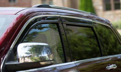 Ventvisor Deflector Low Profile Side Window for 2022-2024 Jeep Grand Cherokee Smoke w/Chrome Trim Low Profile 4 Piece AVS