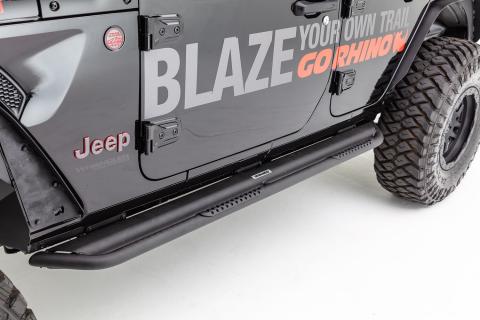 Dominator Xtreme DS SideSteps With Mounting Bracket Kit Textured Black For 2018-2025 Jeep Wrangler JL Go Rhino