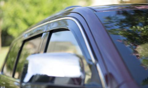 Ventvisor Deflector for 2011-2021 Jeep Grand Cherokee Laredo and More Smoke w/Chrome Trim Low Profile 4 Piece AVS